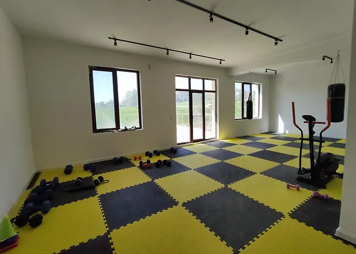 Nelly's Place 10 * Шкорпиловци