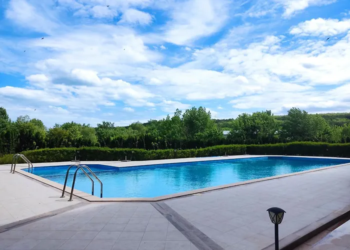 Nelly's Place 10 * Шкорпиловци